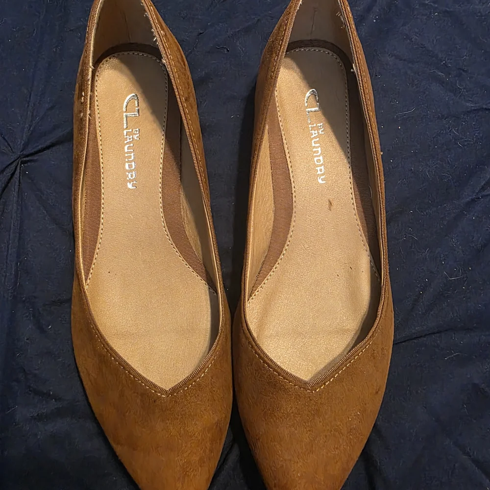CL by Laundry Women's Saddle Brown Pointed-Toe Flats